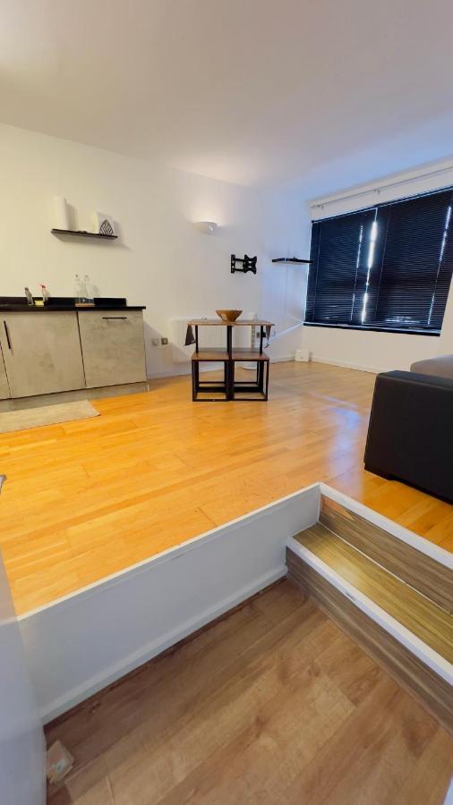Charming 1-Bedroom Apartment In Woolwich Лондон Екстер'єр фото