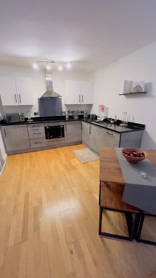 Charming 1-Bedroom Apartment In Woolwich Лондон Екстер'єр фото