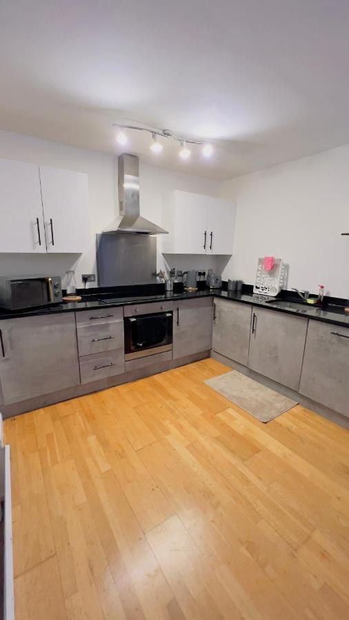 Charming 1-Bedroom Apartment In Woolwich Лондон Екстер'єр фото