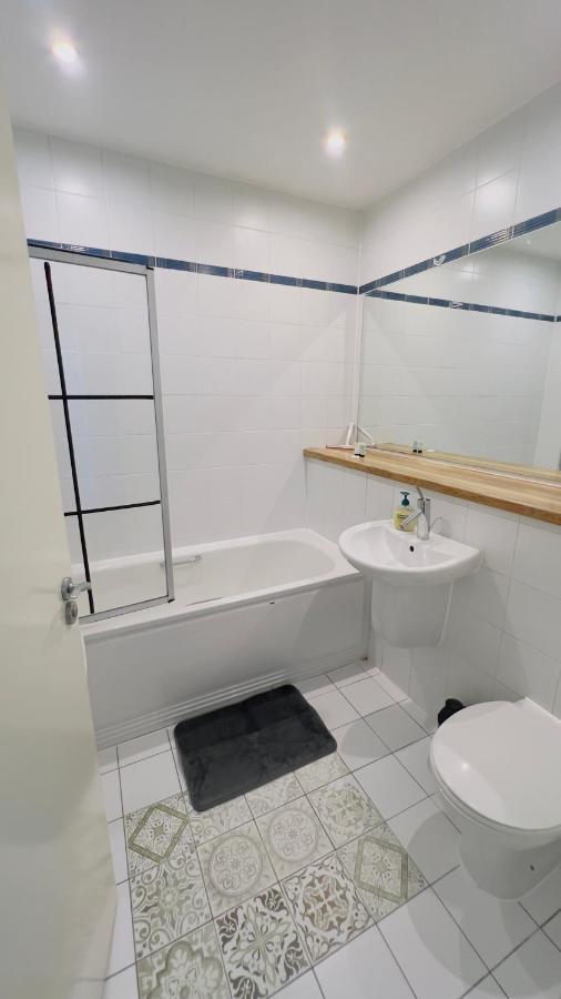 Charming 1-Bedroom Apartment In Woolwich Лондон Екстер'єр фото