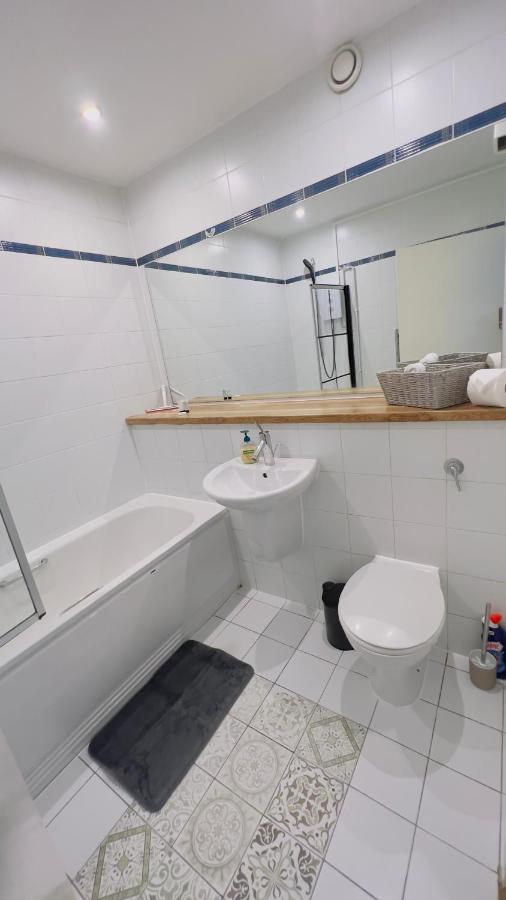 Charming 1-Bedroom Apartment In Woolwich Лондон Екстер'єр фото