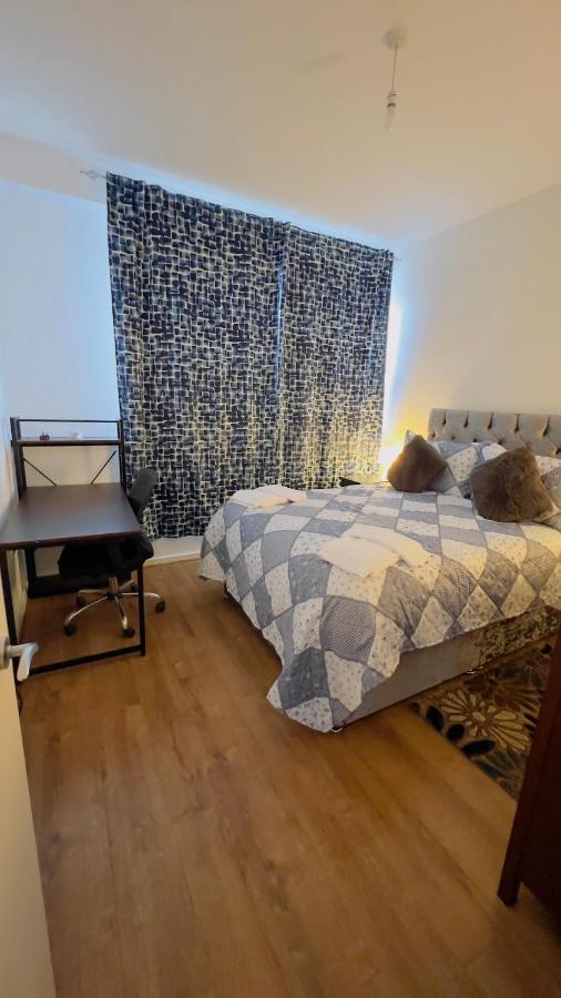 Charming 1-Bedroom Apartment In Woolwich Лондон Екстер'єр фото