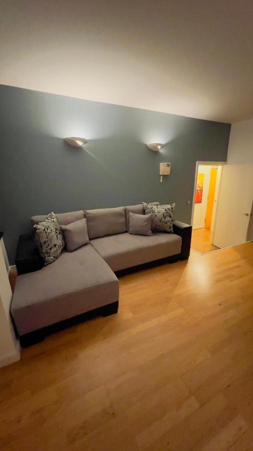 Charming 1-Bedroom Apartment In Woolwich Лондон Екстер'єр фото